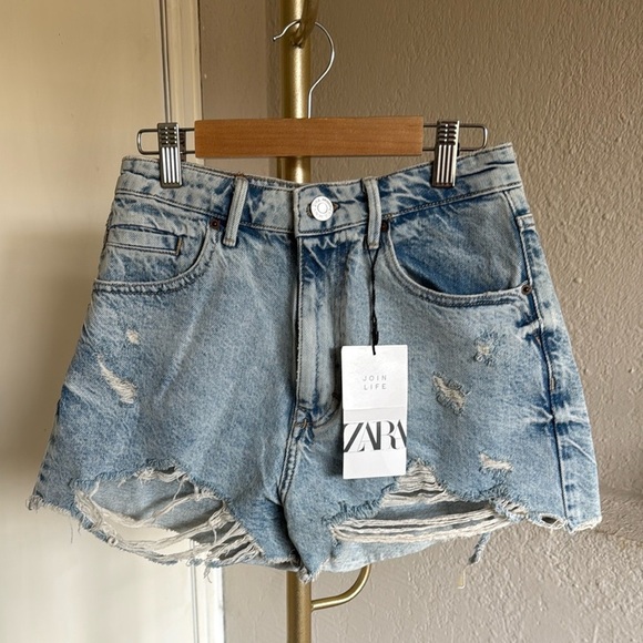 NWT Zara Women's Distressed Denim Shorts - Size 4 - Picture 1 of 6